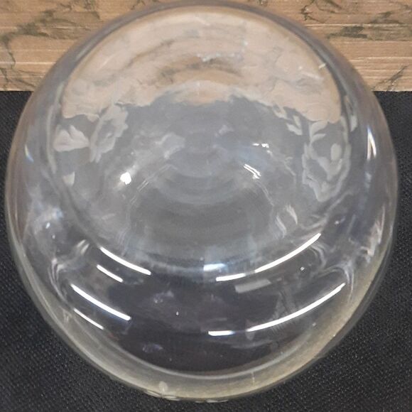 Beautiful clear glass vase with etched daisy & laurel leaf design. - Picture 4 of 4